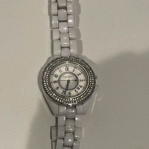 White issac mizrahi ceramic watch